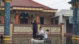 Sudah 3 Pekan Banjir Rendam Kampung Tambun Sungai Angke Bekasi