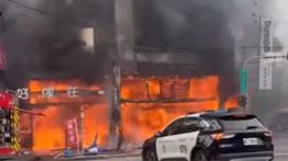 Kebakaran Hebat Hanguskan Toko Furnitur di Taichung Taiwan