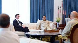 Prabowo Terima Dirut Garuda dan Perwakilan Embraer di Istana