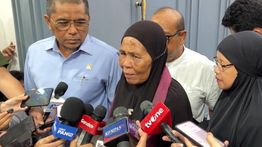 Awal Mula Nenek Saudah Dianiaya Gegara Tolak Tambang Ilegal di Sumbar