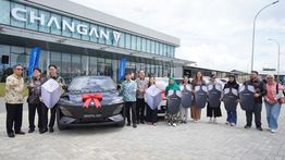 Changan Indonesia Resmikan 3 Dealer Sekaligus, Serahkan Unit Perdana Lumin dan Deepal S07 ke Konsumen