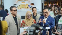 Wujudkan Impian Nasabah, Pegadaian Serahkan Grand Prize Emas 1 Kg di Tring! Digital Lounge