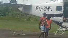 Kemenhub: 12 Penumpang dan 1 Bayi Selamat dalam Penembakan Pesawat di Papua Selatan
