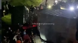 Fakta Mengerikan Mobil Keluarga Tertimpa Truk Kontainer Sampai Tewaskan 3 Orang