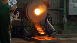 Merdeka Gold Lakukan Penuangan Emas Perdana di Tambang Pani