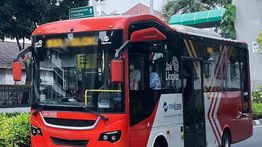 Transjakarta Hentikan dan Alihkan Sejumlah Rute Jumat Pagi Akibat Banjir