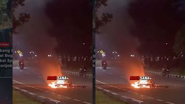VIDEO: Motor RX King Sampai Hangus Terbakar Usai Hantam Ambulans