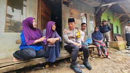 Kapolda Jabar Berikan Bantuan Rumah bagi Warga Kurang Mampu di Kabupaten Bandung