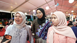 Melipir usai Ngantor, Tiga Sahabat Ini Terpukau Sajian Keberagaman di Imlek Festival 2577