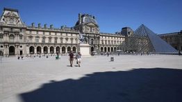 Presiden Macron Terima Pengunduran Diri Direktur Museum Louvre