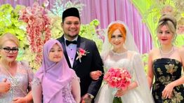 Momen Virgoun Pamer Cincin Nikah Usai Nikahi Lindi Fitriyana