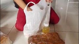 Potret Kegembiraan Ibu Sambut MBG Ramadan: Alhamdulillah, Dapat Roti, Jus, Susu Fermentasi dan Pir