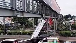 Reklame JPO Roboh di Kebon Jerukr Jakbar, Ini Penjelasan Polisi