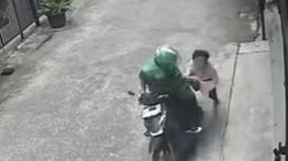 Polisi Ringkus Penjambret yang Pura-pura Menolong Lansia Pingsan di Jelambar