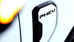 Dua CEO Otomotif Sebut Mobil Plug-In Hybrid "Palsu" dan "Terburuk"