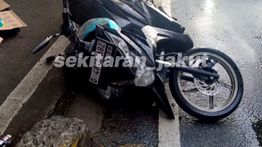 Tabrak Belakang Bus Transjakarta, Pemotor Tewas Seketika di Penjaringan