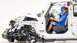 Jeep Wrangler Sukses Selesaikan Uji Coba Terbalik yang Jadi Masalah Selama Bertahun-Tahun