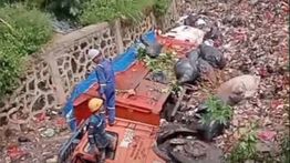 Longsor Sampah di TPST Bantargebang Timbun Truk, Diduga Ada Korban Jiwa