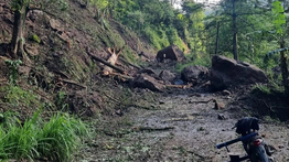 Longsor Tutup Akses Jalan ke Desa Tempur Jepara