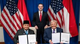 Cek Fakta: Foto Prabowo dan Trump Pamer Daging Babi, Hoaks!
