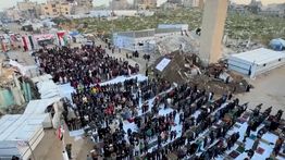 Ratusan Warga Palestina Rayakan Idulfitri di Tengah Reruntuhan Gaza yang Hancur Akibat Perang