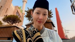 Lucinta Luna Tampil Pakai Sarung dan Peci Saat Salat Id di Seoul, Ngaku Ingin Kembali ke Fitrah