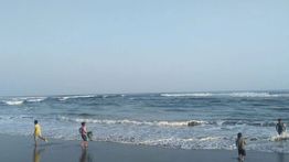 Waspada! Cuaca Ekstrem Intai Destinasi Wisata Jateng Hari Ini