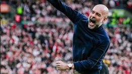 Pep Guardiola Tidak Pernah Bosan Menangi Trofi Bersama City
