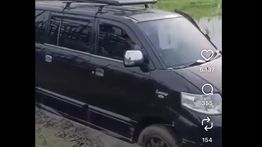 VIDEO: Sopir Mabuk, Mobil APV Terjun ke Sawah Babelan Bekasi