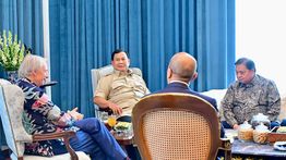 Seskab Teddy: Prabowo Terima Tokoh Global Ray Dalio Bahas Ekonomi Indonesia dan Kekuatan Danantara