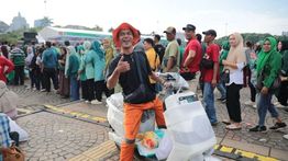 Ungkapan Gembira Warga Dapat Doorprize Motor Listrik di Pasar Murah Pemerintah: Senang Banget, Gak Mimpi!