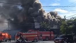 VIDEO: Ruko Terbakar di Palu, Asap Tebal Membumbung Tinggi