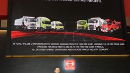 Hino Resmi Luncurkan Bus 4x4 Tangguh untuk Medan Ekstrem di GIICOMVEC 2026