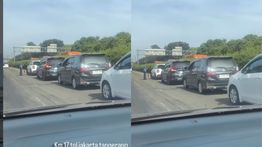 Tabrakan Beruntun di Tol Jakarta - Tangerang Km 17, Mobil Ringsek