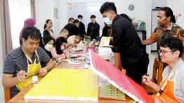 Menilik Masa Lalu dan Kini: Transformasi dan Jejak Kemanusiaan JNE Menghubungkan Indonesia