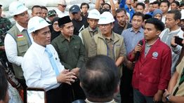 Dirut BULOG Terima Kunjungan Mentan di Gudang BULOG Jawa Timur, Pastikan Stok Beras Tertinggi Sepanjang Sejarah