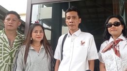 Anisa Bahar dan Ratu Meta Rugi Ratusan Juta Buntut Dugaan Penipuan Travel Umrah