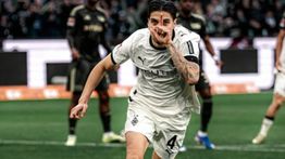 Gladbach Gagal Menang, Kevin Diks Cedera