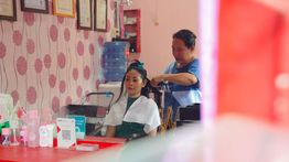 Cerita Anastasia, Nasabah PNM Mekaar Bikin Salon Gratis untuk ODGJ