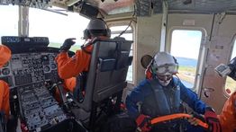 Terjebak Di Bawah Tebing, 2 WNA Dievakuasi Menggunakan Helikopter