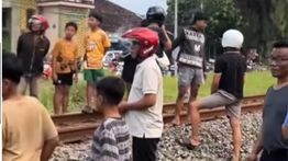 Bocah 12 Tahun Tewas Dihantam Kereta Api di Sragen