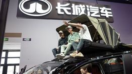 YouTuber AS Kulik Mobil Listrik China di Beijing Auto Show 2026: Murah, Canggih, dan Banyak Pilihan