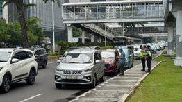 Kecelakaan Beruntun 4 Mobil di Sudirman Semanggi, Arah Bundaran Senayan Macet