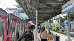 Stasiun Bekasi Timur Kembali Layani Penumpang, KRL Bekasi-Cikarang Beroperasi Normal