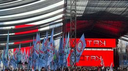 Ribuan Buruh Mulai Padati Monas untuk Peringatan May Day 2026