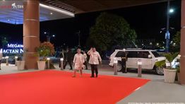 Hadiri Gala Dinner KTT ASEAN, Prabowo Kenakan Barong Filipina dan Naik Maung