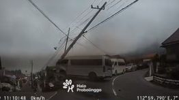 Hiace Angkut Wisatawan Singapura Alami Rem Blong di Bromo, 8 Orang Luka