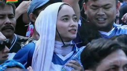 Jalan Asia Afrika Berubah Jadi Lautan Biru, Bobotoh Tunggu Rombongan Persib Bandung