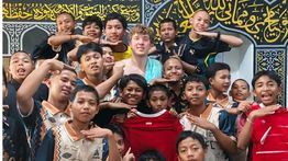 Pemain Timnas Indonesia Ole Romeny Viral Main Hadroh di Yayasan Yatim dan Dhuafa Tangsel