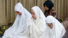Puan Maharani Salat Iduladha di Masjid DPR, Sumbang Sapi 1 Ton